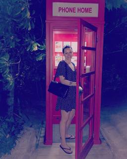 Amy Macdonald feet photo thumbnail