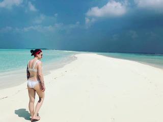 Amy Macdonald feet photo thumbnail