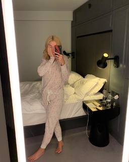 Amy Macdonald feet photo thumbnail