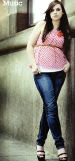 Amy Macdonald feet photo thumbnail