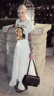 Amy Macdonald feet photo thumbnail