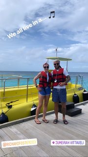 Amy Macdonald feet photo thumbnail