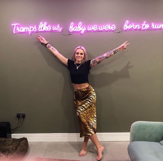 Amy Macdonald feet photo thumbnail