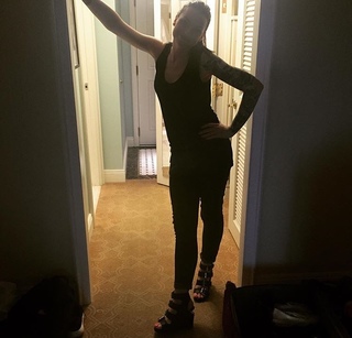 Amy Macdonald feet photo thumbnail