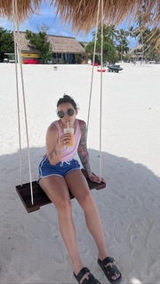 Amy Macdonald feet photo thumbnail