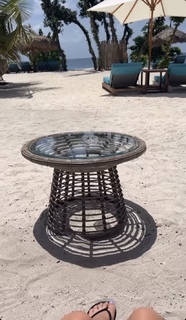 Amy Macdonald feet photo thumbnail