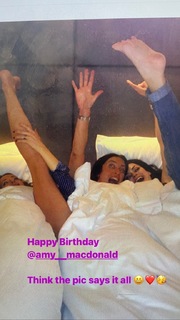 Amy Macdonald feet photo thumbnail