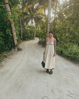 Amy Macdonald feet photo thumbnail