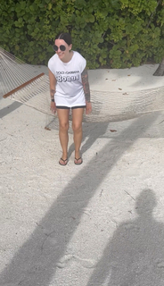 Amy Macdonald feet photo thumbnail