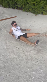 Amy Macdonald feet photo thumbnail