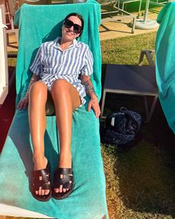 Amy Macdonald feet photo thumbnail