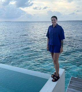 Amy Macdonald feet photo thumbnail