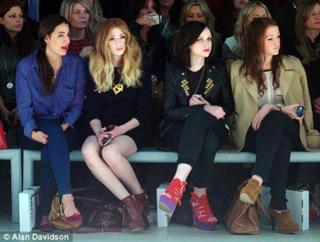 Amy Macdonald feet photo thumbnail