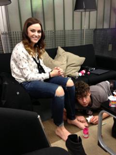 Amy Macdonald feet photo thumbnail