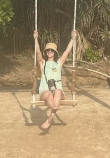 Amy Manson feet photo 7