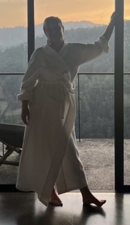 Amy Manson feet photo 6