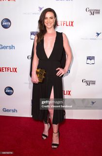 Amy Manson feet photo 9
