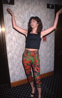 Amy Pietz feet photo 12