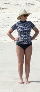 Amy Poehler feet photo thumbnail