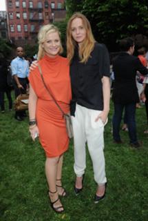 Amy Poehler feet photo thumbnail