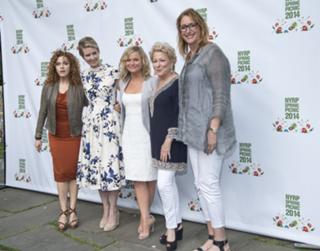 Amy Poehler feet photo thumbnail