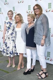 Amy Poehler feet photo thumbnail