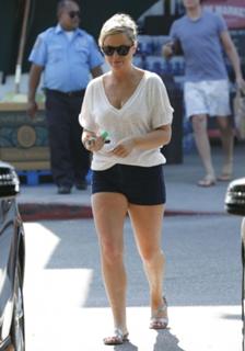 Amy Poehler feet photo thumbnail