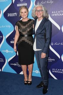 Amy Poehler feet photo thumbnail