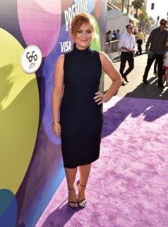 Amy Poehler feet photo thumbnail