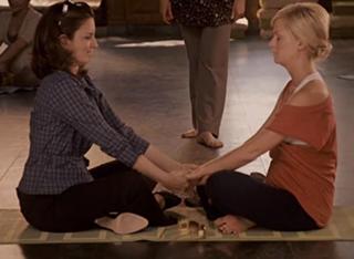Amy Poehler feet photo thumbnail