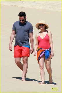 Amy Poehler feet photo thumbnail