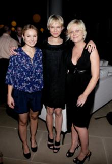 Amy Poehler feet photo thumbnail