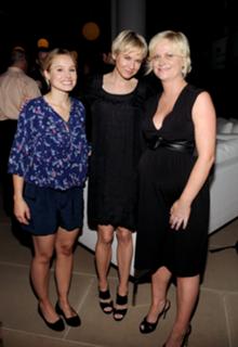 Amy Poehler feet photo thumbnail