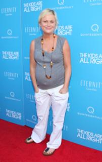 Amy Poehler feet photo thumbnail