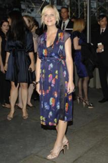Amy Poehler feet photo thumbnail
