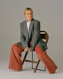 Amy Poehler feet photo thumbnail