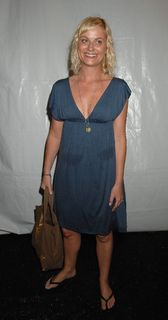 Amy Poehler feet photo thumbnail