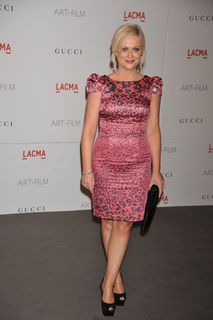 Amy Poehler feet photo thumbnail