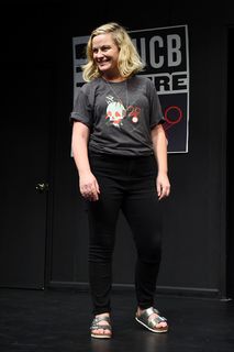 Amy Poehler feet photo thumbnail
