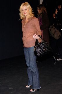 Amy Poehler feet photo thumbnail