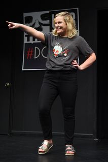 Amy Poehler feet photo thumbnail