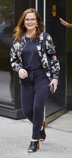 Amy Poehler feet photo thumbnail