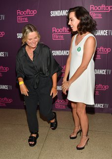 Amy Poehler feet photo thumbnail