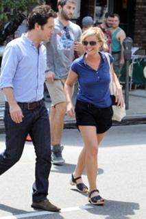 Amy Poehler feet photo thumbnail