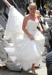 Amy Poehler feet photo thumbnail