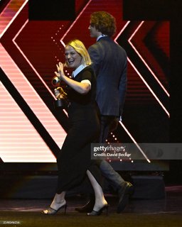 Amy Poehler feet photo thumbnail