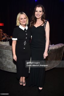Amy Poehler feet photo thumbnail