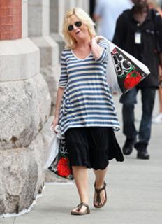 Amy Poehler feet photo thumbnail