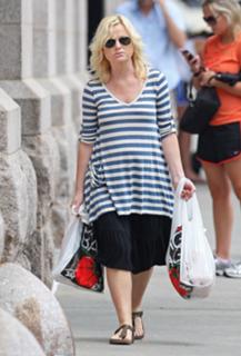 Amy Poehler feet photo thumbnail