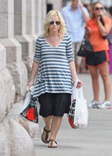 Amy Poehler feet photo thumbnail